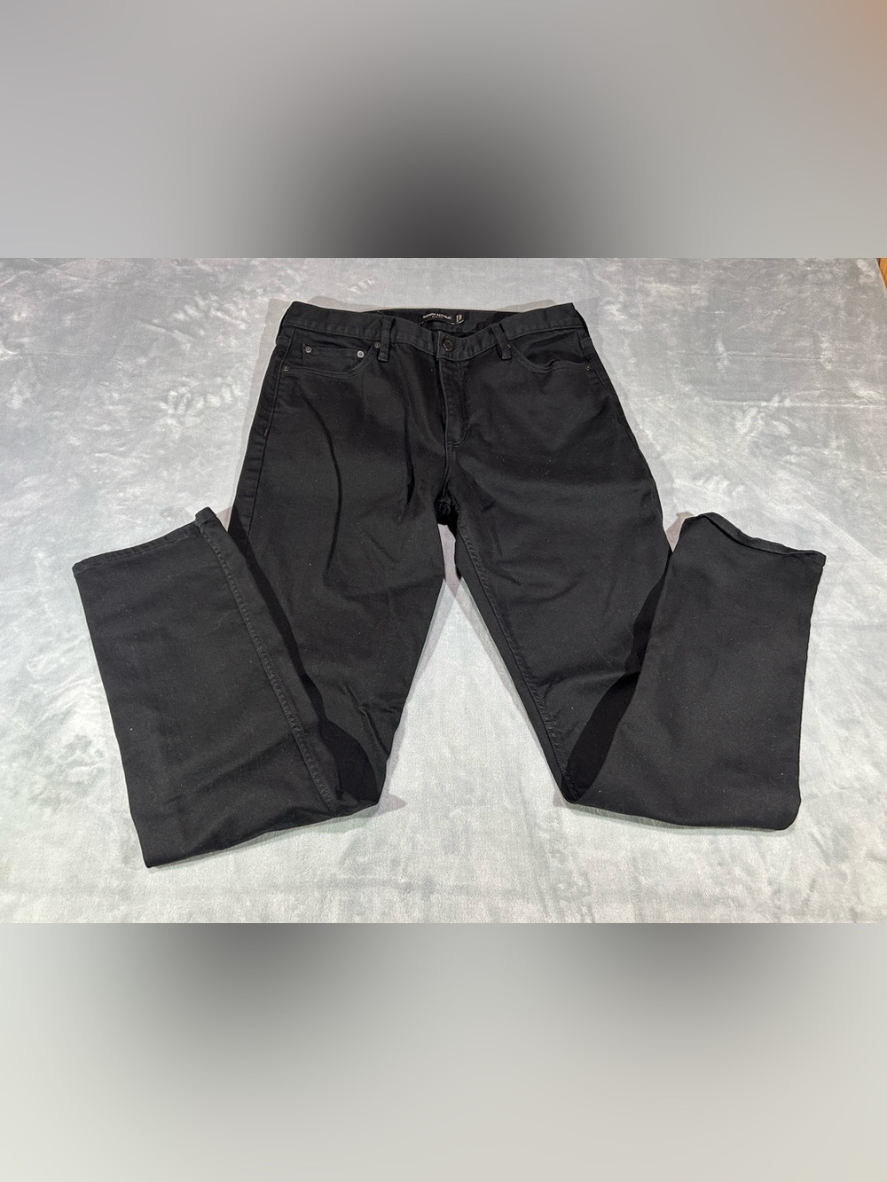 Mens Banana Republic Slim Fit Travel Jean. Size 34X36 Black.